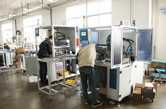 如何选择一台好的双液灌胶机？